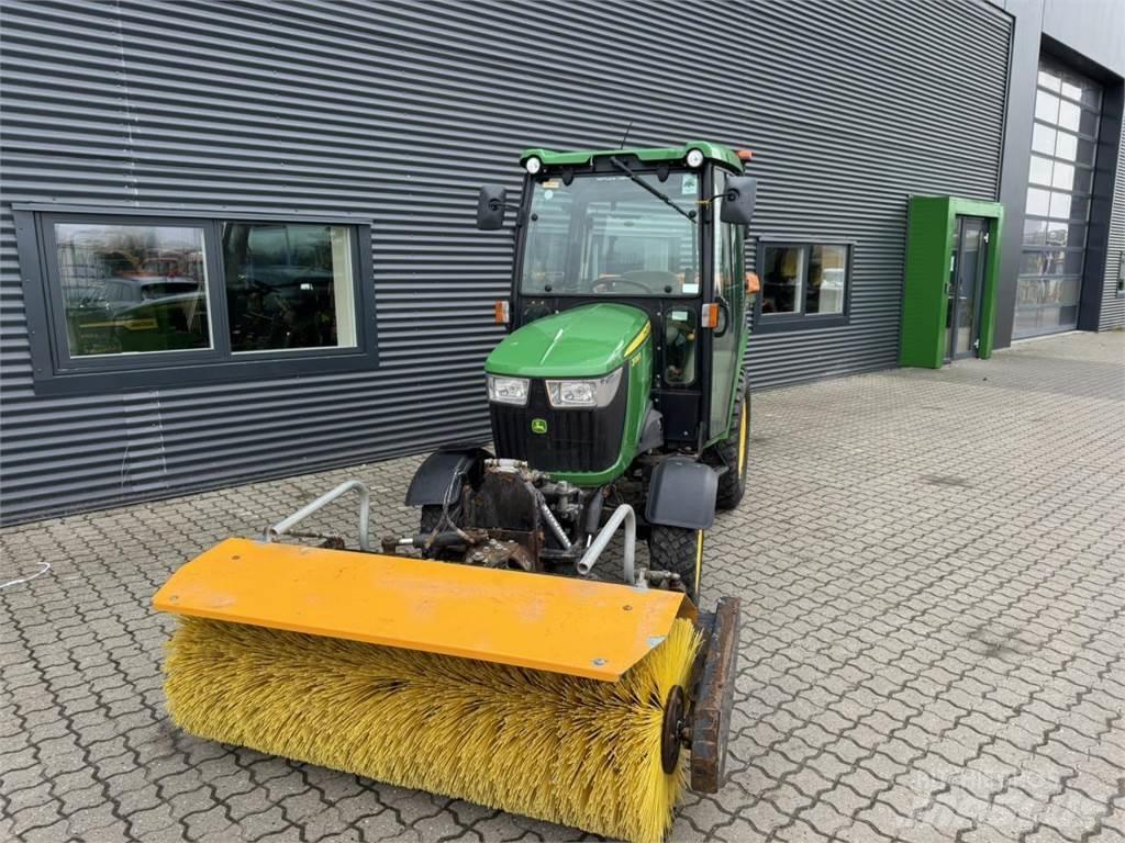 John Deere 2036R Kompaktni (mali) traktori