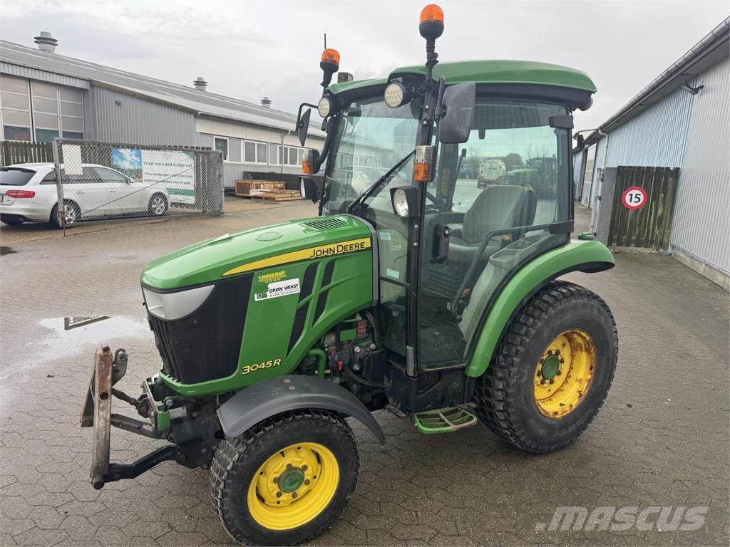 John Deere 3045R Kompaktni (mali) traktori