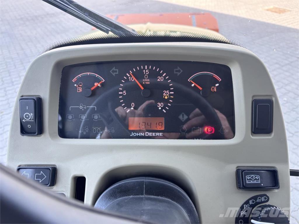 John Deere 3720 Kompaktni (mali) traktori