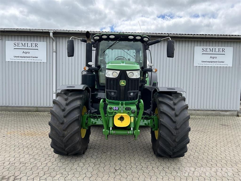 John Deere 6215R Traktori