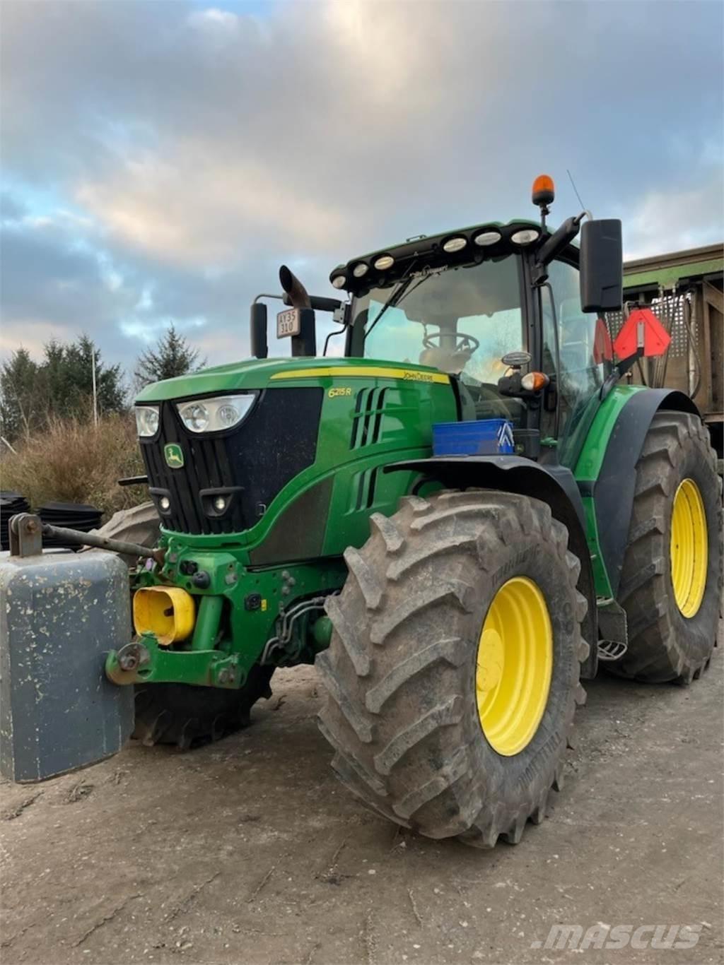John Deere 6215R Traktori