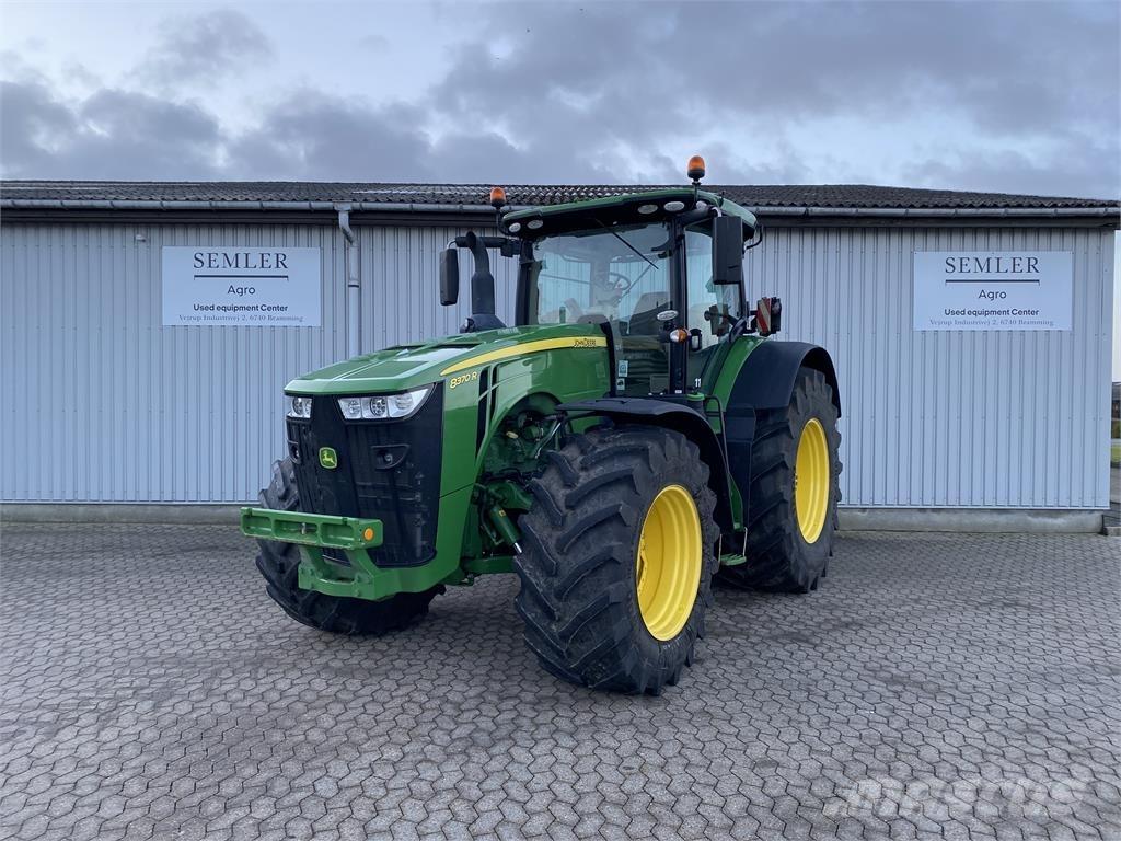 John Deere 8370R Traktori