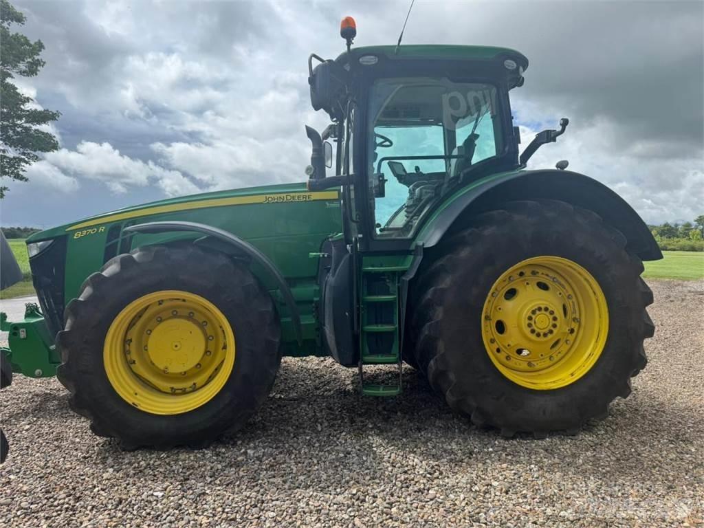 John Deere 8370R Traktori