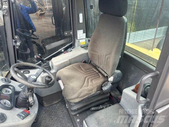 Mecalac AX700 Utovarivači na kotačima
