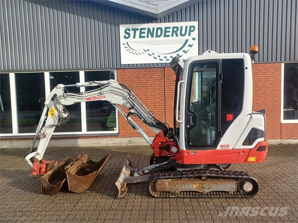 Takeuchi TB225 Mini bageri <7t