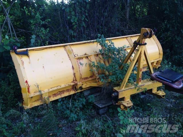  - - - 2.5 MTR Sniježne daske i  plugovi