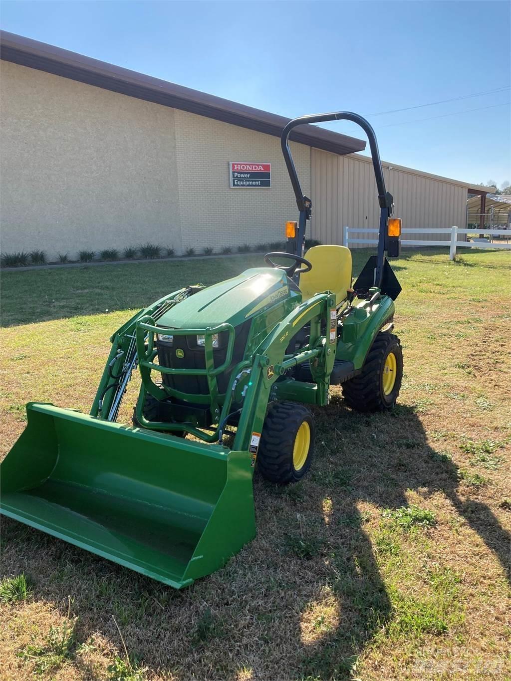 John Deere 1023E Kompaktni (mali) traktori