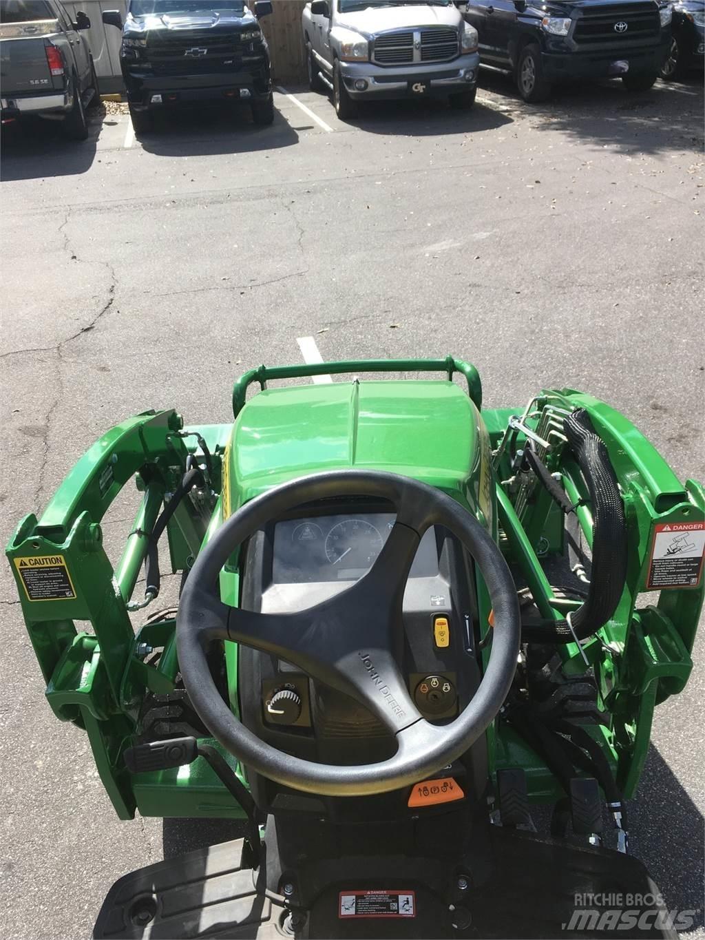 John Deere 1025R Kompaktni (mali) traktori
