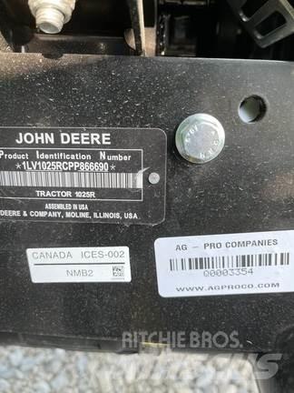 John Deere 1025R Kompaktni (mali) traktori