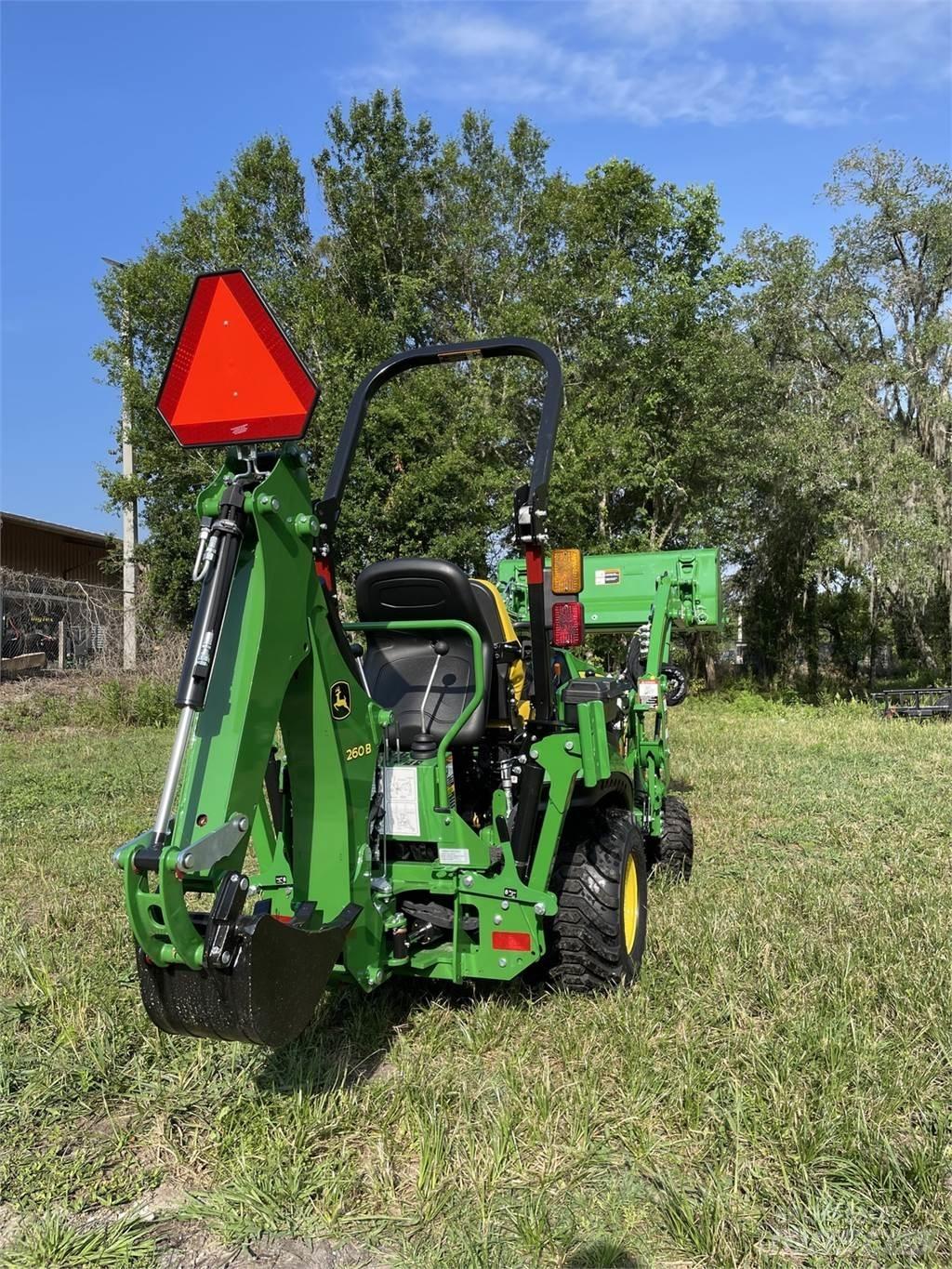 John Deere 1025R Kompaktni (mali) traktori