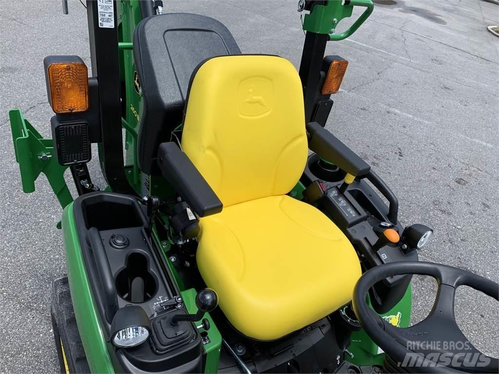 John Deere 2025R Kompaktni (mali) traktori