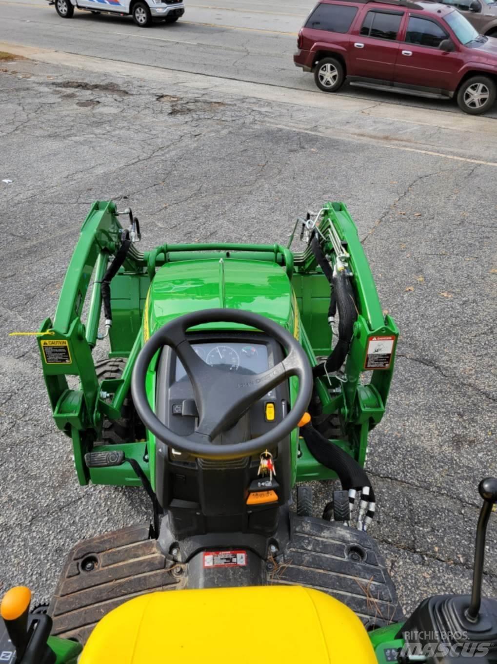 John Deere 2025R Kompaktni (mali) traktori