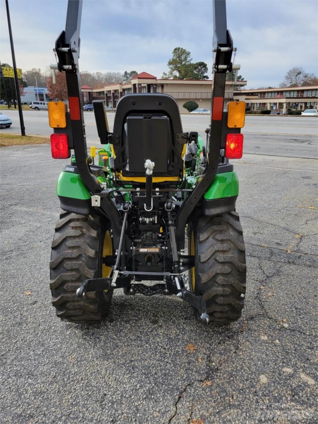 John Deere 2025R Kompaktni (mali) traktori