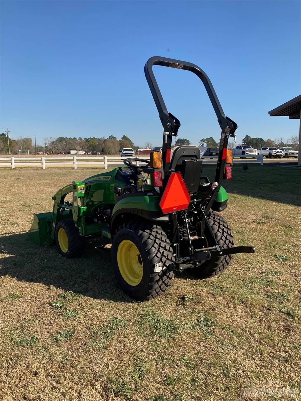 John Deere 2025R Kompaktni (mali) traktori