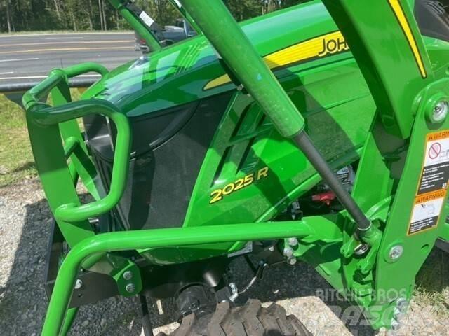 John Deere 2025R Kompaktni (mali) traktori