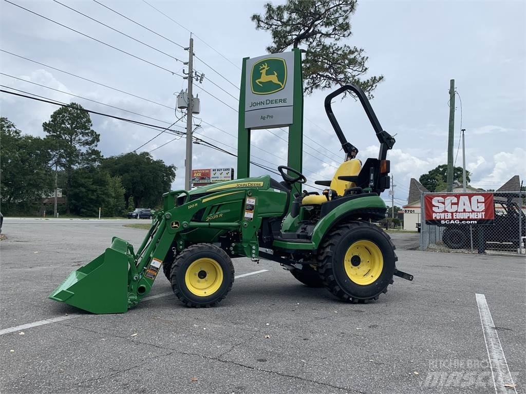 John Deere 2025R Kompaktni (mali) traktori