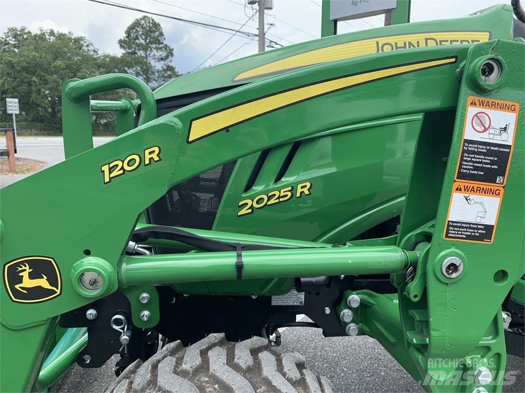 John Deere 2025R Kompaktni (mali) traktori