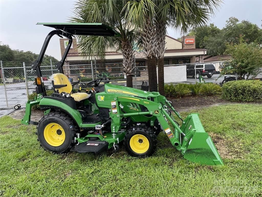 John Deere 2025R Kompaktni (mali) traktori