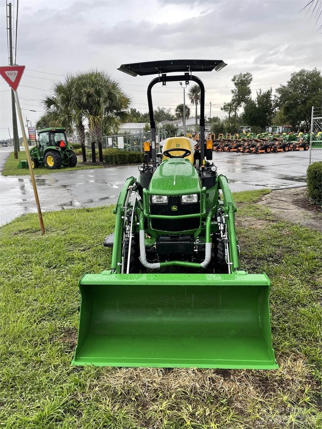 John Deere 2025R Kompaktni (mali) traktori