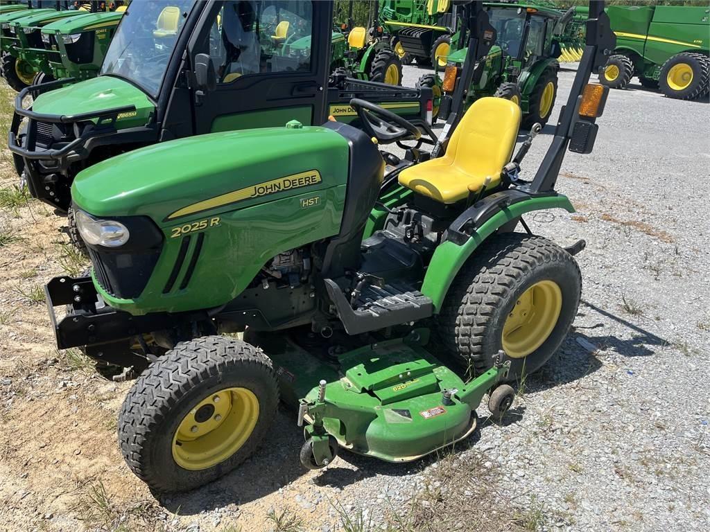 John Deere 2025R Kompaktni (mali) traktori