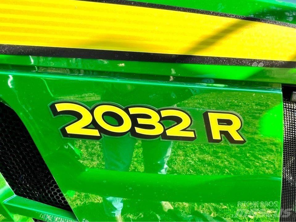 John Deere 2032R Kompaktni (mali) traktori