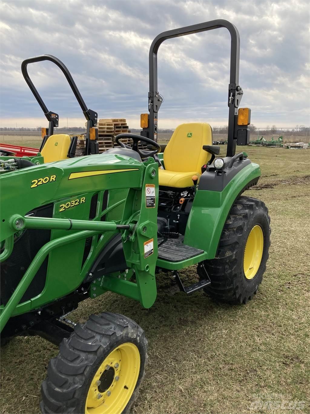 John Deere 2032R Kompaktni (mali) traktori