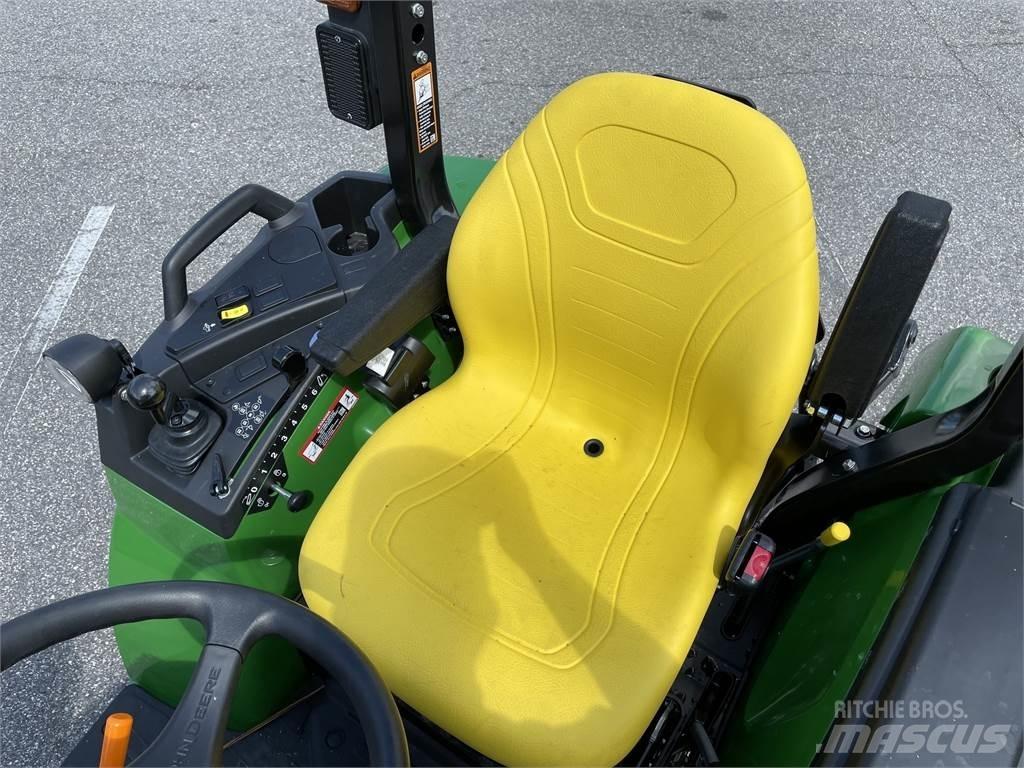 John Deere 2038R Kompaktni (mali) traktori