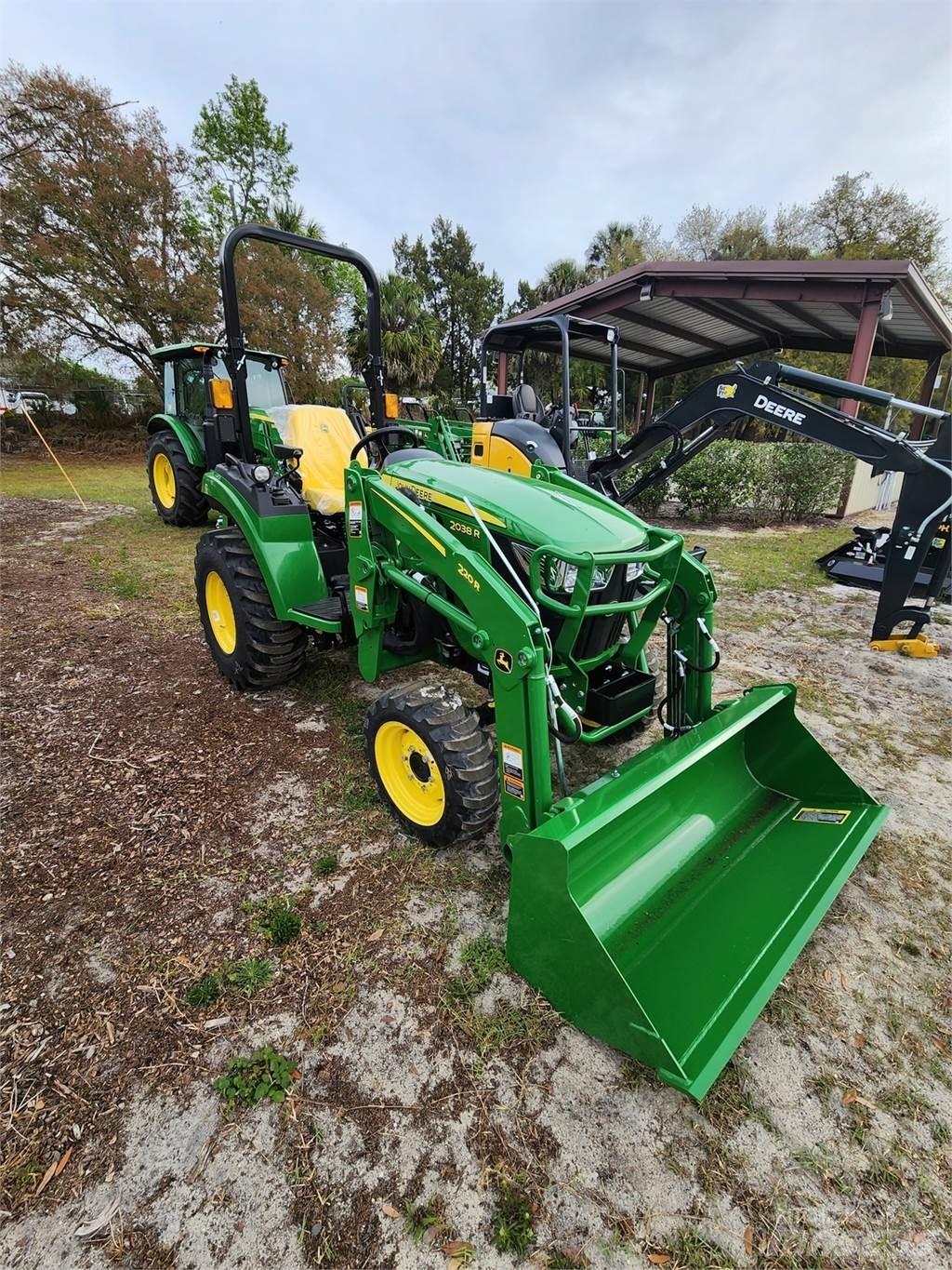 John Deere 2038R Kompaktni (mali) traktori