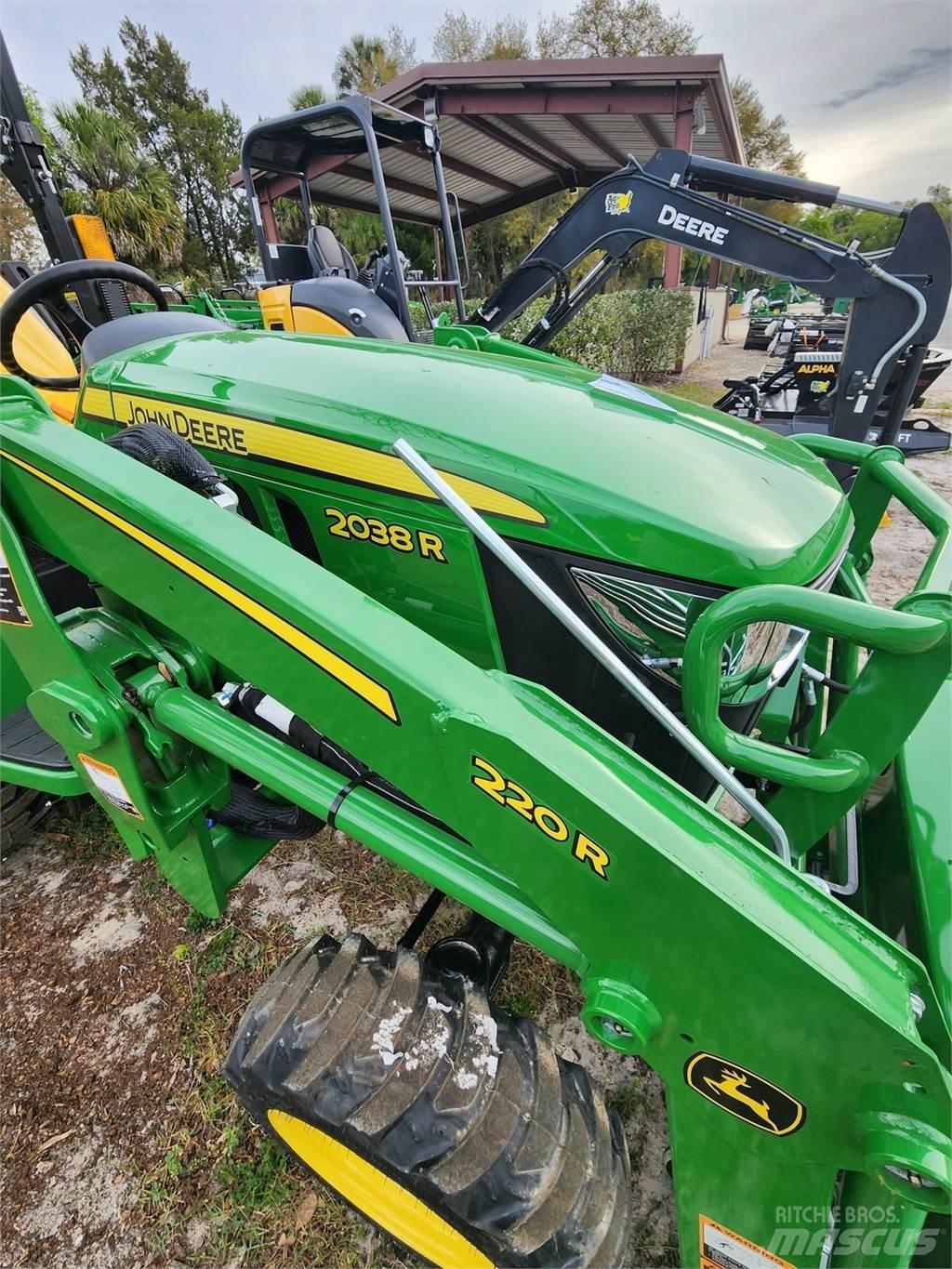 John Deere 2038R Kompaktni (mali) traktori
