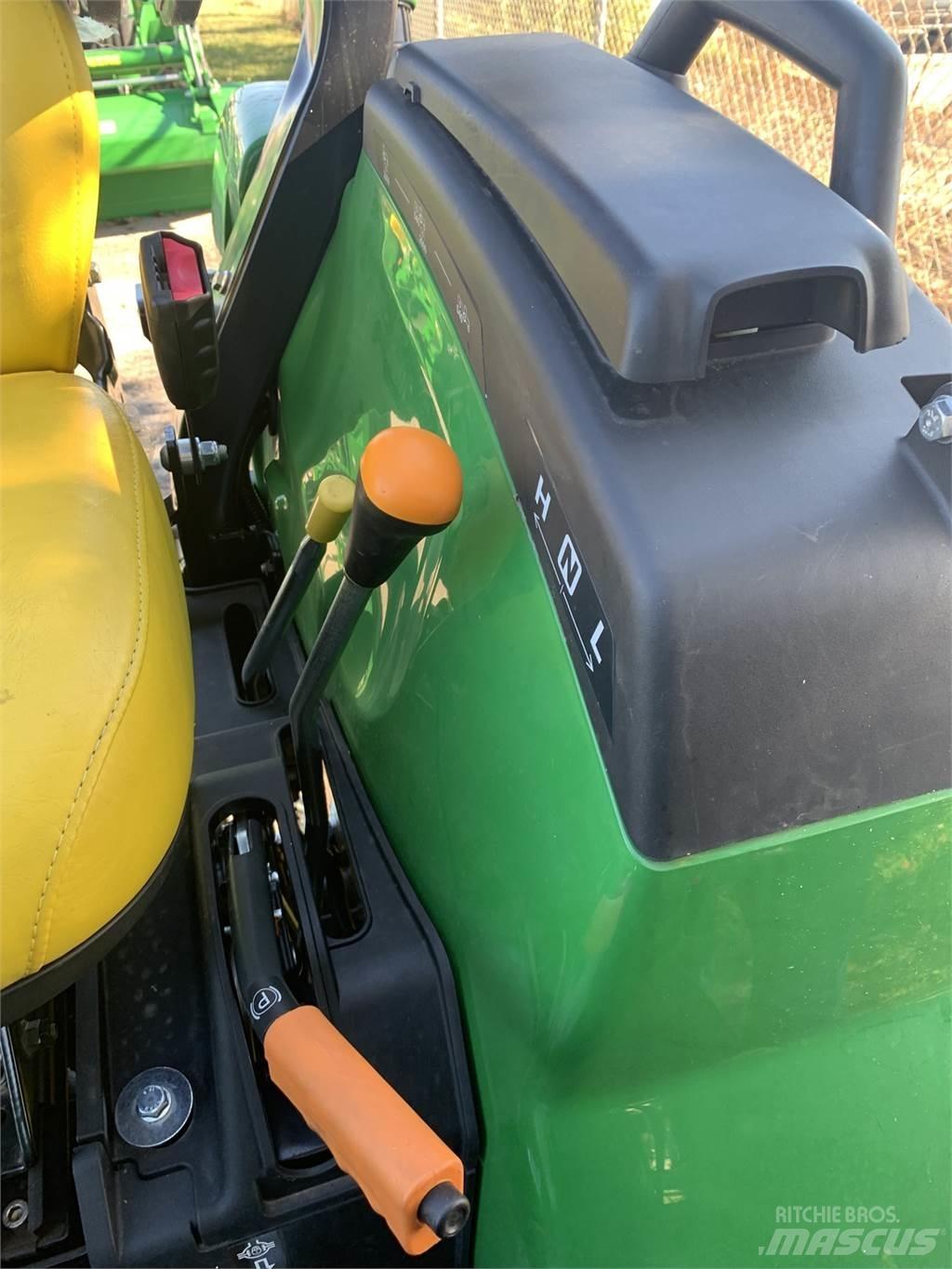 John Deere 2038R Kompaktni (mali) traktori