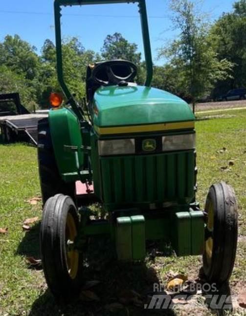 John Deere 3005 Kompaktni (mali) traktori