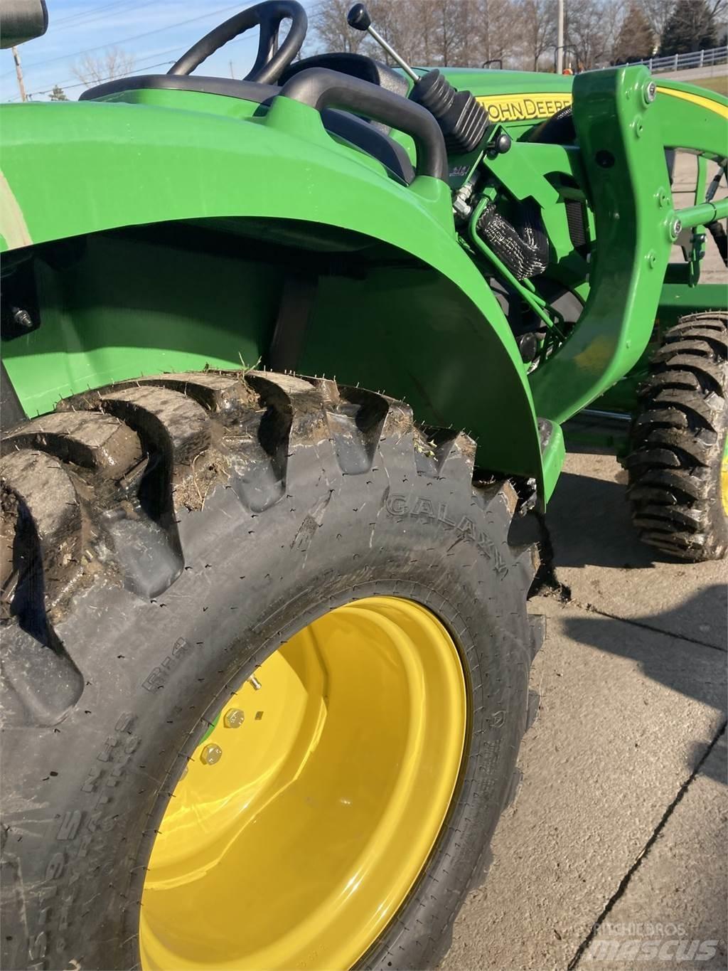 John Deere 3025D Kompaktni (mali) traktori
