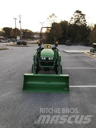 John Deere 3025E Kompaktni (mali) traktori