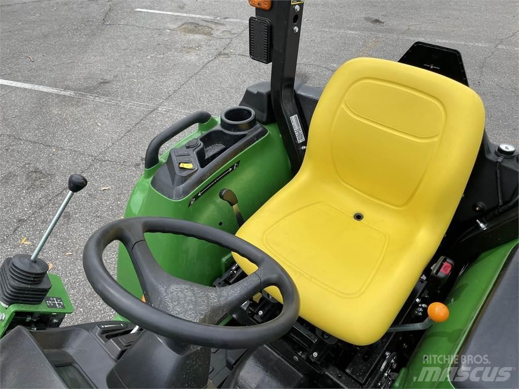 John Deere 3032E Kompaktni (mali) traktori