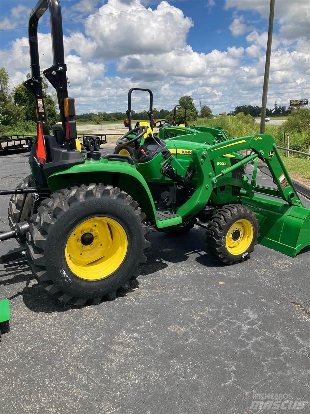 John Deere 3032E Kompaktni (mali) traktori
