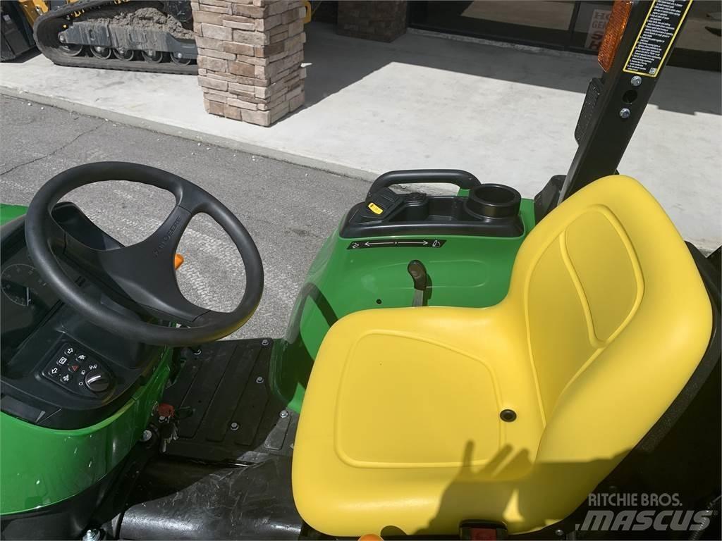 John Deere 3038E Kompaktni (mali) traktori