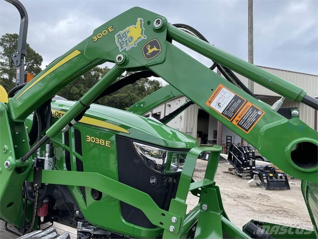John Deere 3038E Kompaktni (mali) traktori