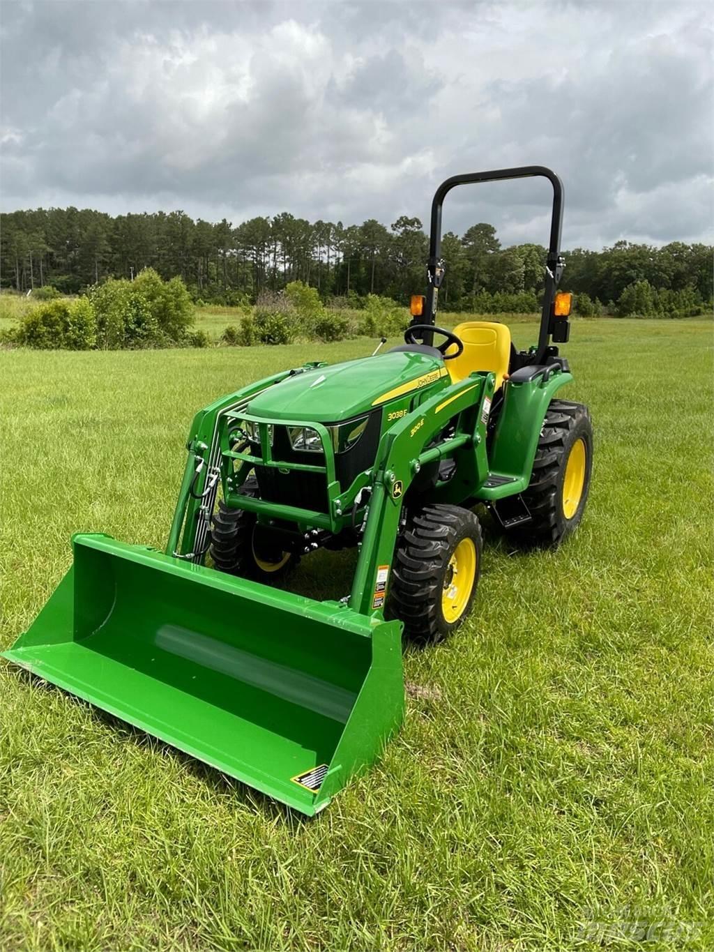 John Deere 3038E Kompaktni (mali) traktori