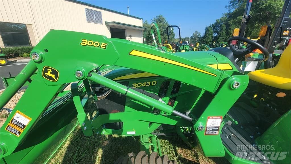John Deere 3043D Traktori