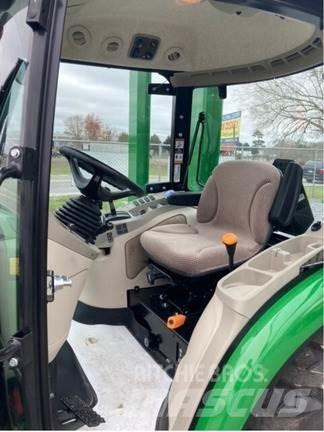 John Deere 3046R Traktori