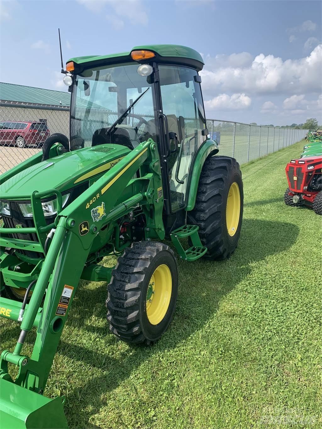 John Deere 4044R Traktori