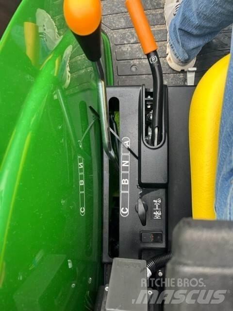 John Deere 4044R Traktori