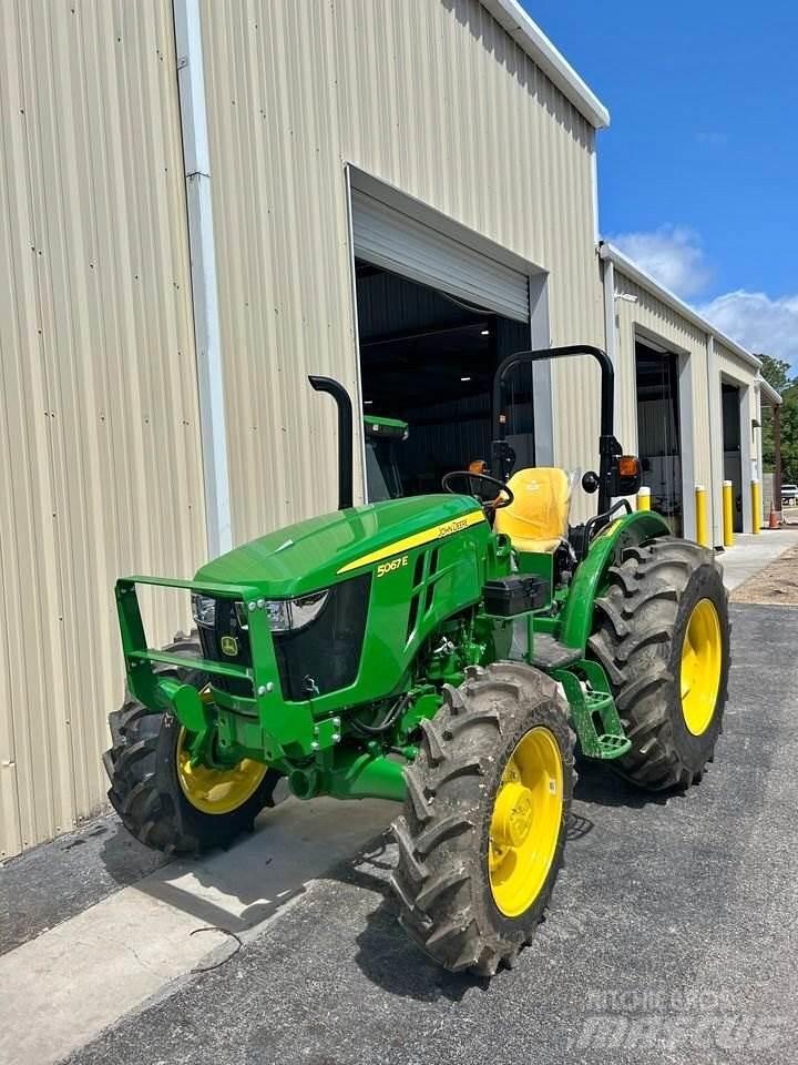 John Deere 5067E Traktori