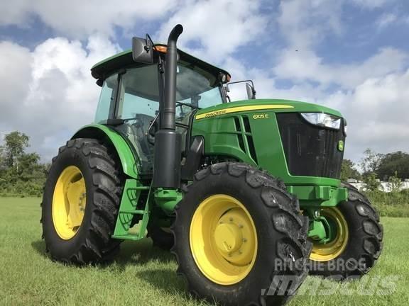 John Deere 6105E Traktori