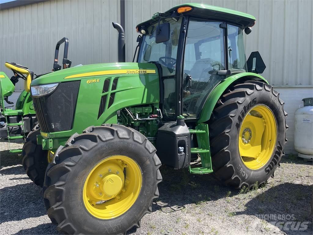 John Deere 6135E Traktori
