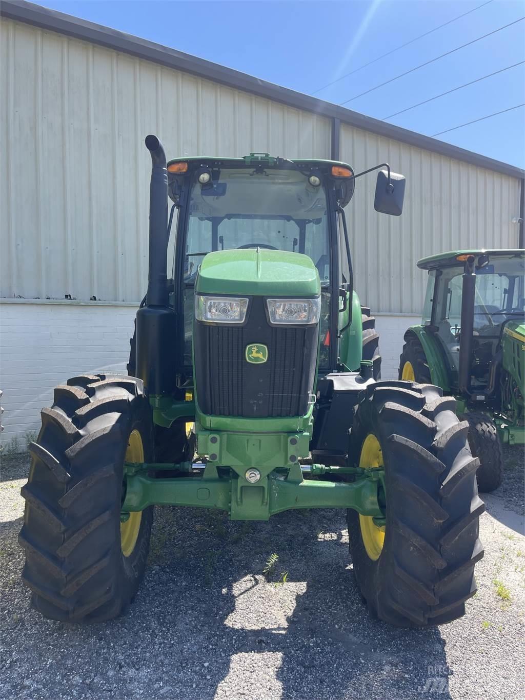 John Deere 6135E Traktori