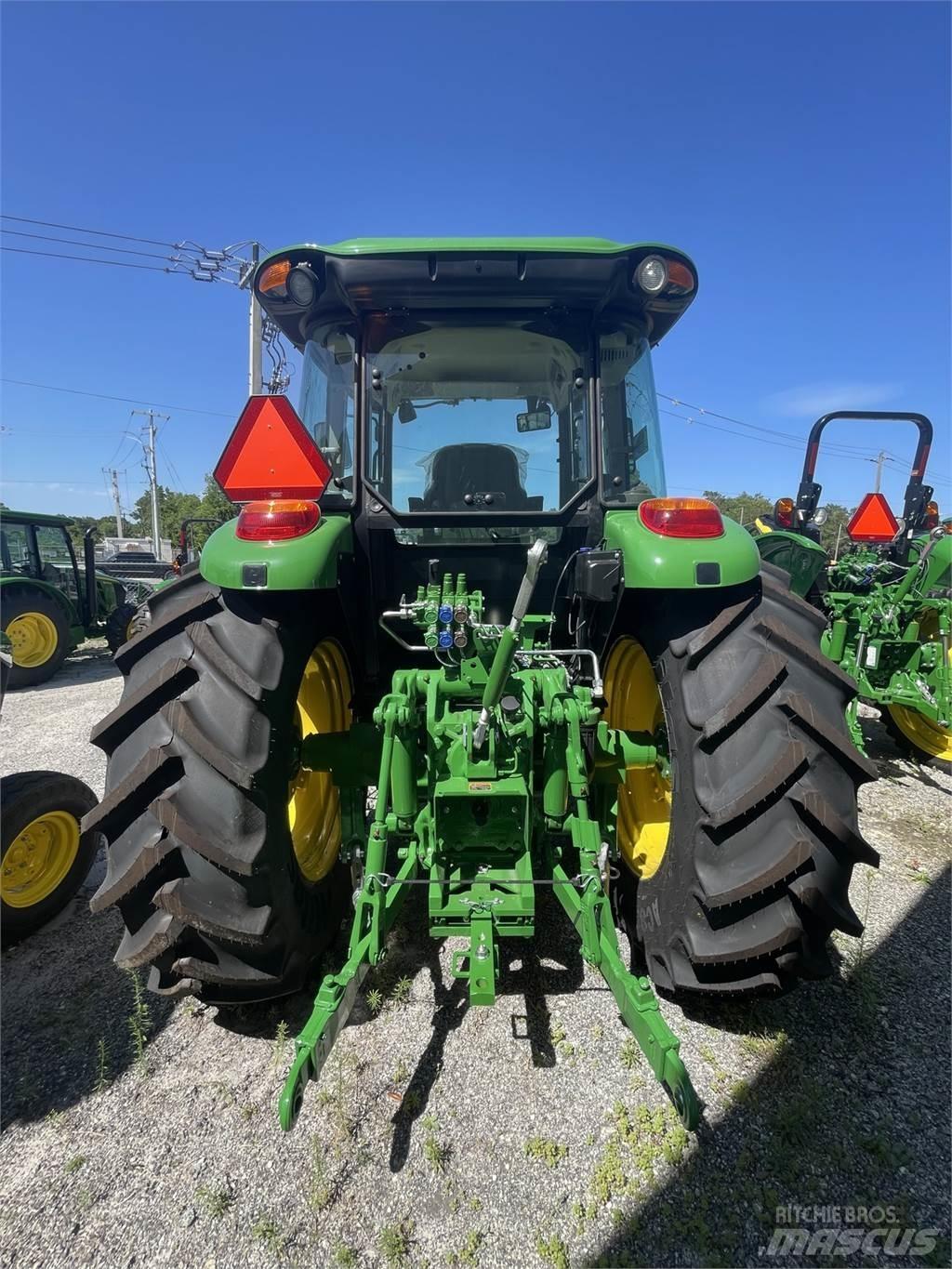 John Deere 6135E Traktori