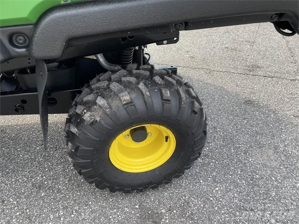 John Deere 815E Pomoćni strojevi