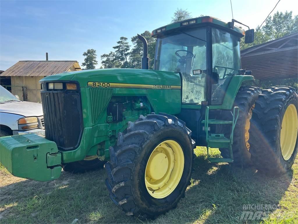 John Deere 8200 Traktori