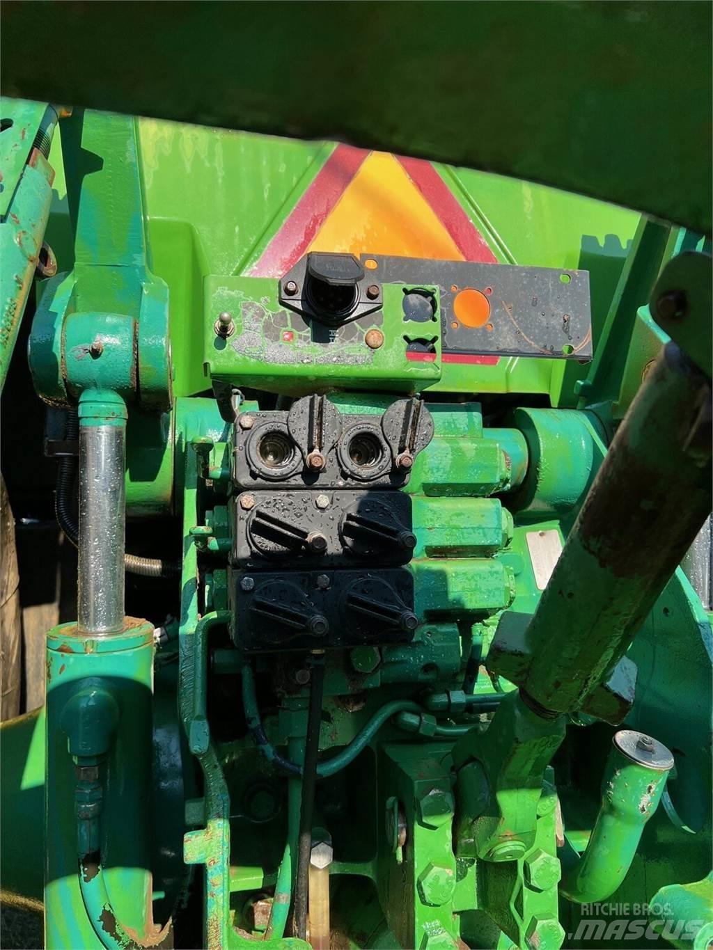 John Deere 8200 Traktori
